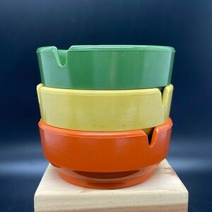 Vintage MCM 60’s GES Line Stackable Retro Colors Melamine Snuf Ashtrays Set of 3